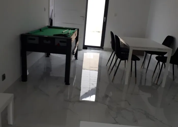 Ali 사비니-르-탕플